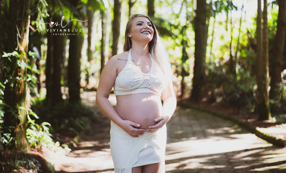 gestante fotografa de guaramirim familia pets ensaio externo de gestante natureza campo mae de menino mae de menina bebe arco iris vestido arco iris vestido gestante