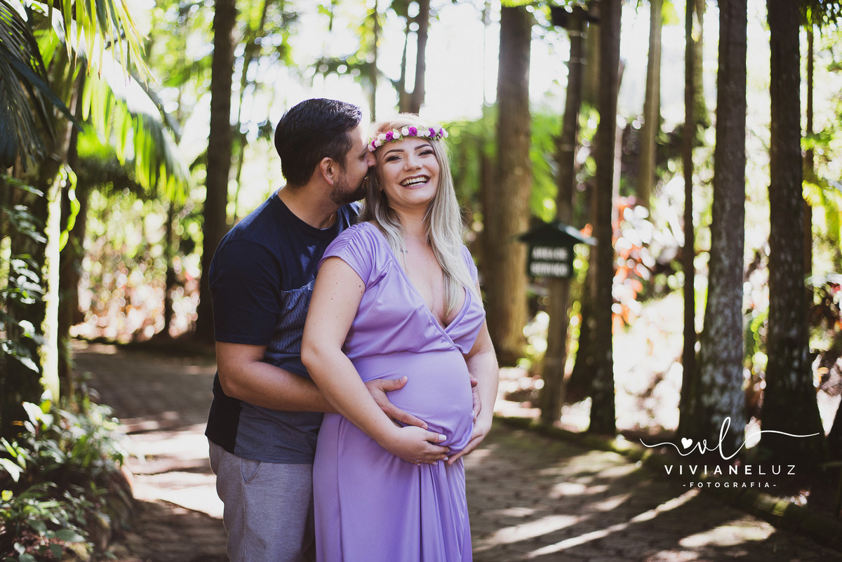 gestante fotografa de guaramirim familia pets ensaio externo de gestante natureza campo mae de menino mae de menina bebe arco iris vestido arco iris vestido gestante