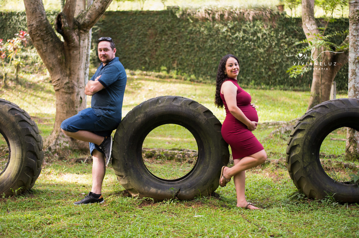 gestante fotografa de guaramirim familia pets ensaio externo de gestante natureza campo mae de menino mae de menina bebe arco iris vestido arco iris vestido gestante parque malwee