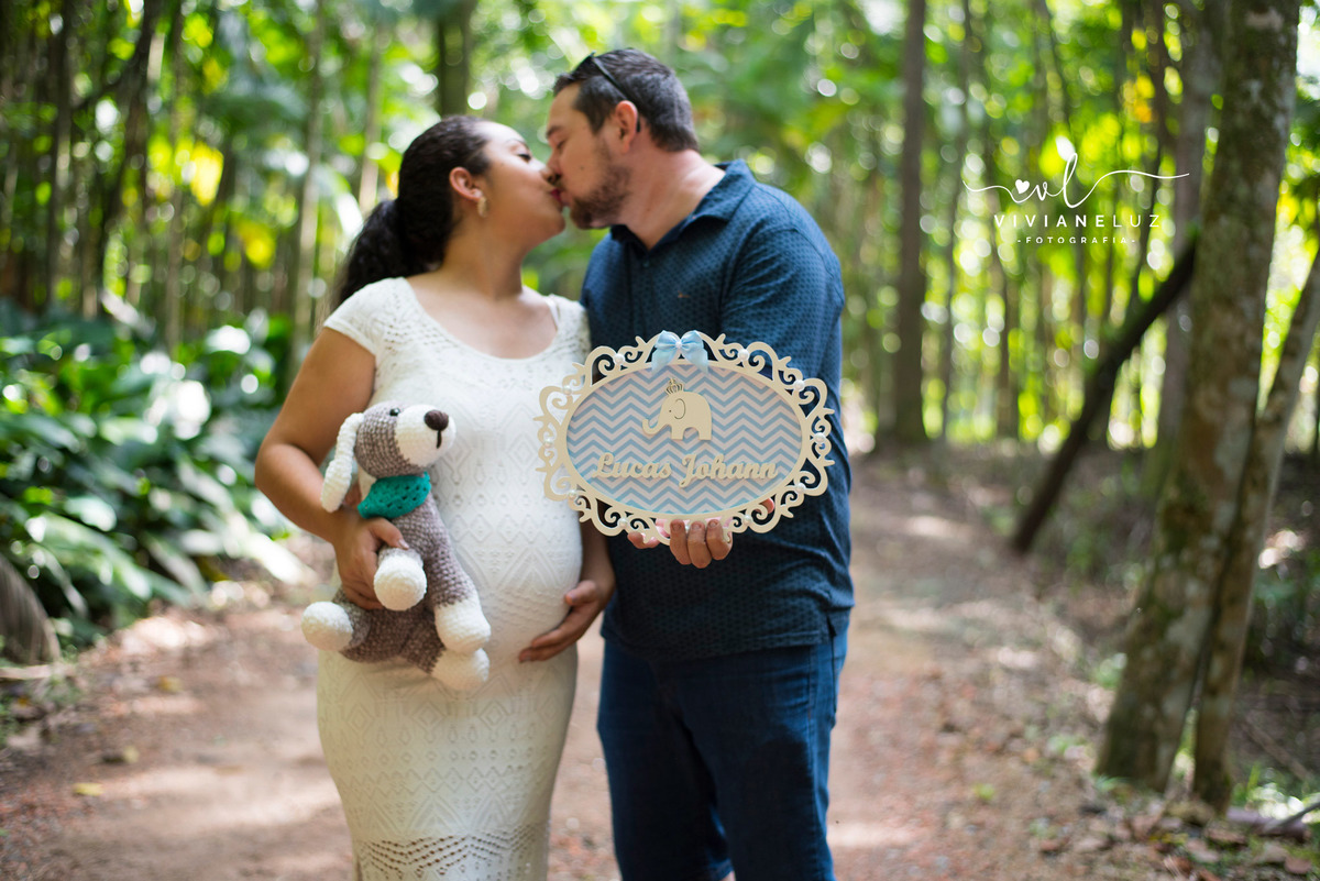 gestante fotografa de guaramirim familia pets ensaio externo de gestante natureza campo mae de menino mae de menina bebe arco iris vestido arco iris vestido gestante parque malwee