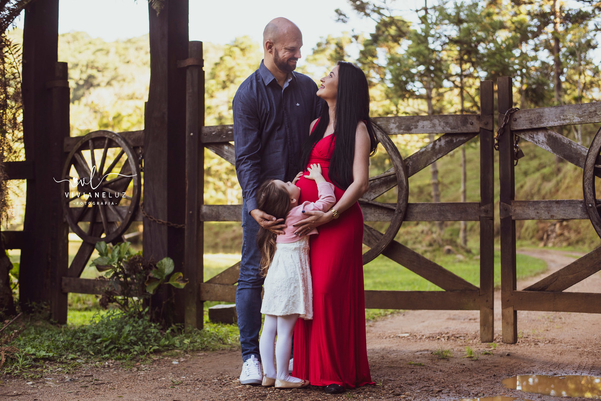 gestante fotografa de guaramirim familia pets ensaio externo de gestante natureza campo mae de menino mae de menina bebe arco iris vestido arco iris vestido gestante