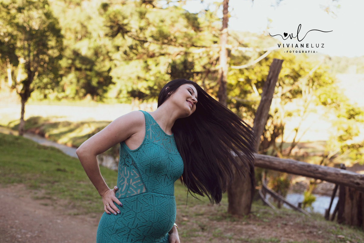 gestante fotografa de guaramirim familia pets ensaio externo de gestante natureza campo mae de menino mae de menina bebe arco iris vestido arco iris vestido gestante
