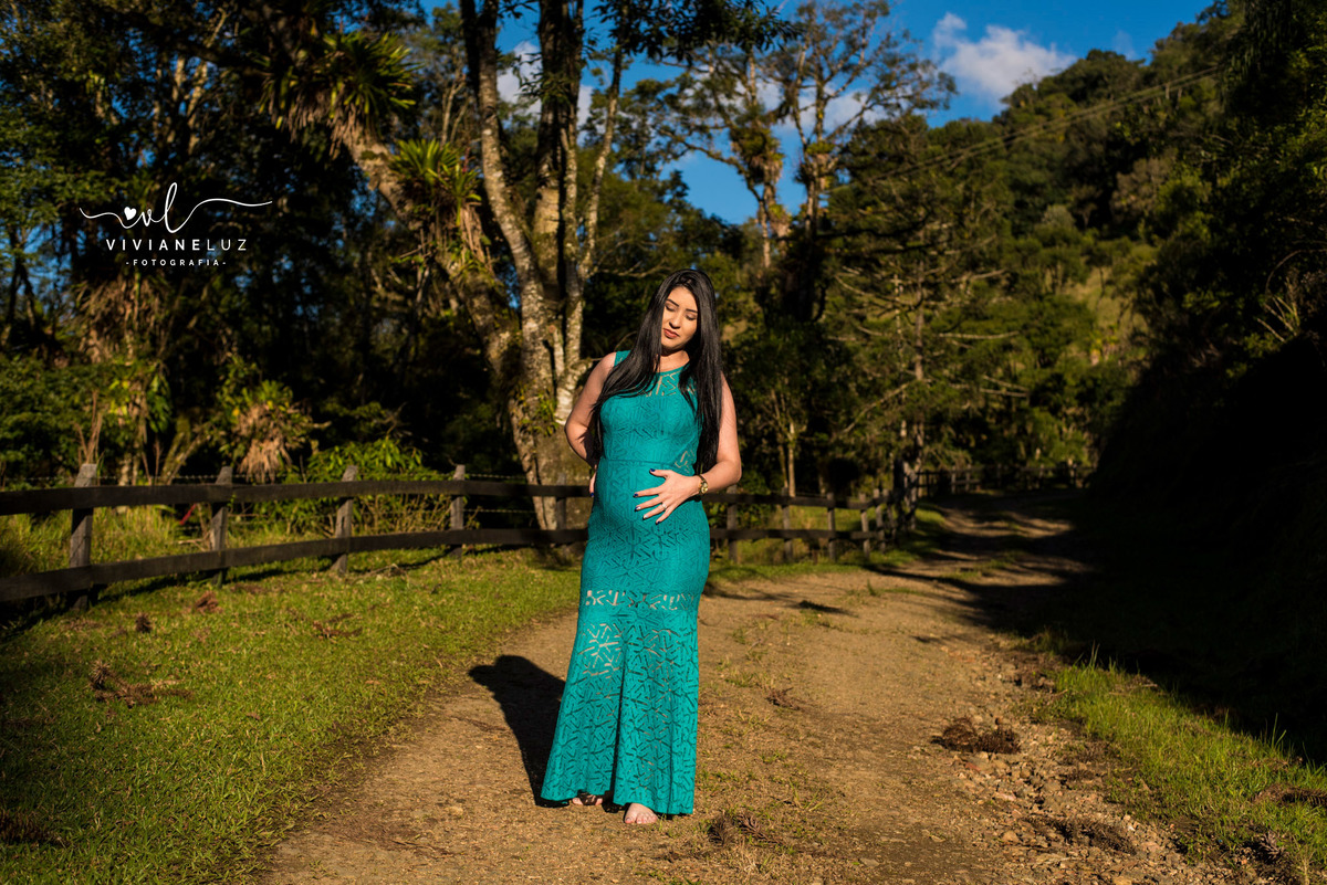 gestante fotografa de guaramirim familia pets ensaio externo de gestante natureza campo mae de menino mae de menina bebe arco iris vestido arco iris vestido gestante