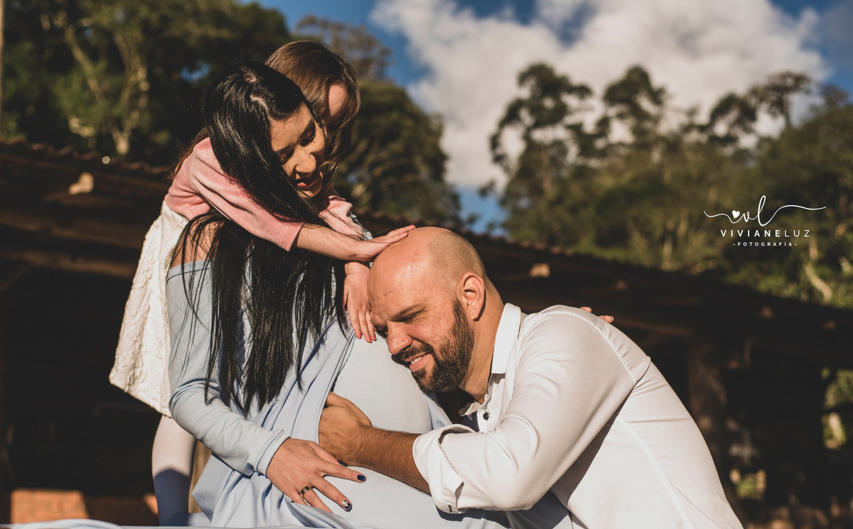 gestante fotografa de guaramirim familia pets ensaio externo de gestante natureza campo mae de menino mae de menina bebe arco iris vestido arco iris vestido gestante