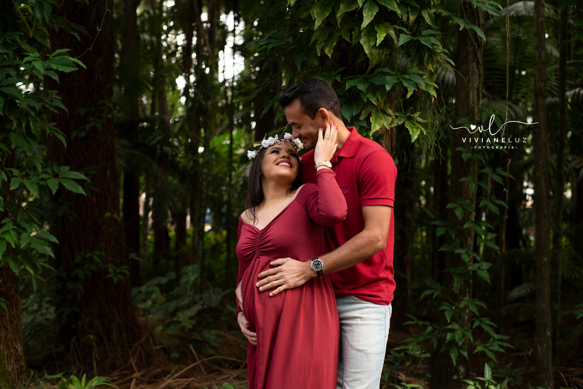 gestante fotografa de guaramirim familia pets ensaio externo de gestante natureza campo mae de menino mae de menina bebe arco iris vestido arco iris vestido gestante parque malwee