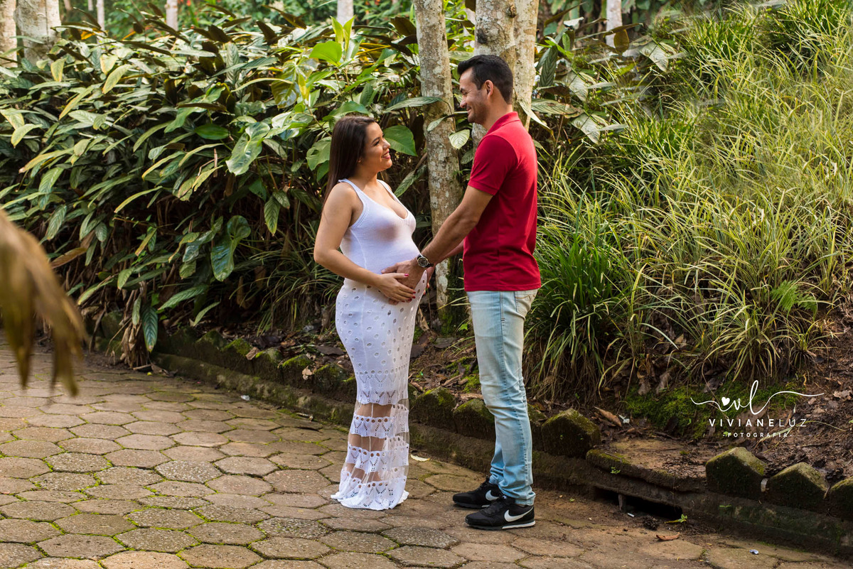 gestante fotografa de guaramirim familia pets ensaio externo de gestante natureza campo mae de menino mae de menina bebe arco iris vestido arco iris vestido gestante parque malwee