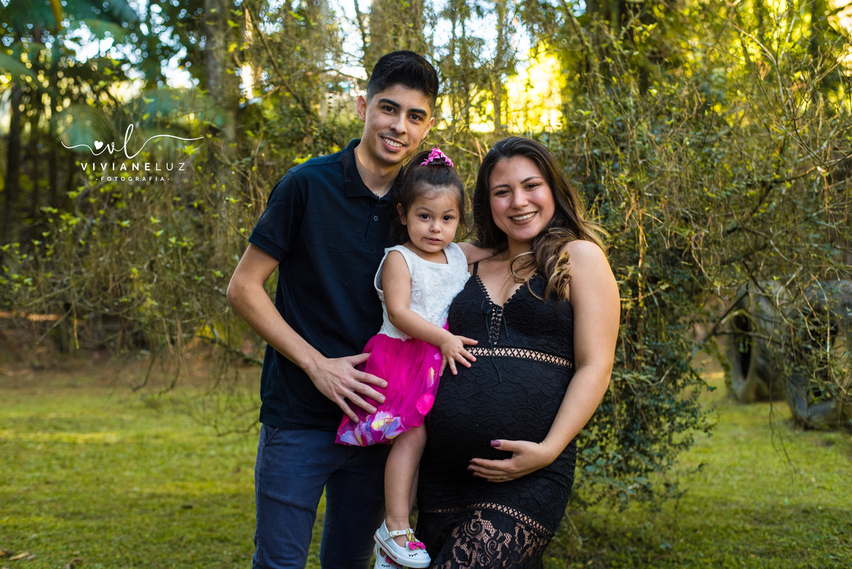 gestante fotografa de guaramirim familia pets ensaio externo de gestante natureza campo mae de menino mae de menina bebe arco iris vestido arco iris vestido gestante parque malwee