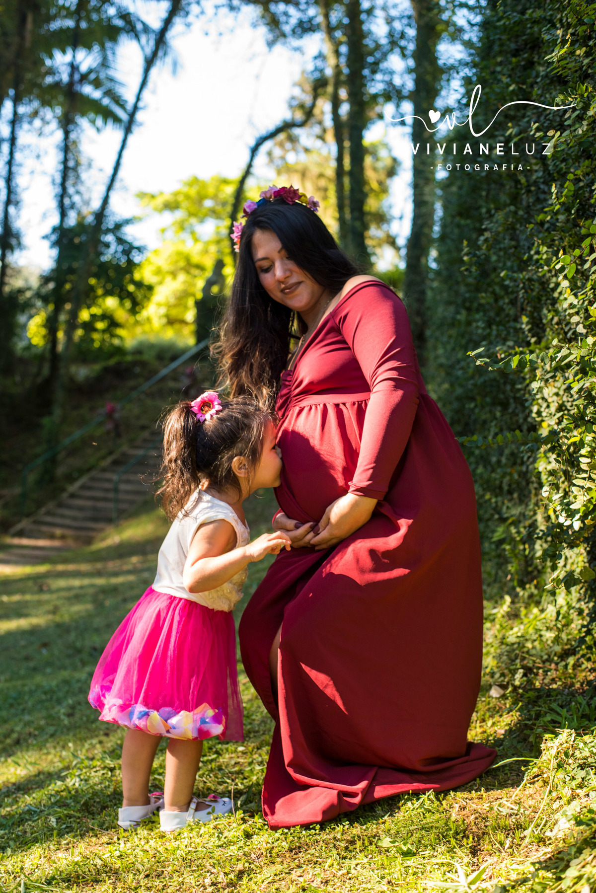 gestante fotografa de guaramirim familia pets ensaio externo de gestante natureza campo mae de menino mae de menina bebe arco iris vestido arco iris vestido gestante parque malwee