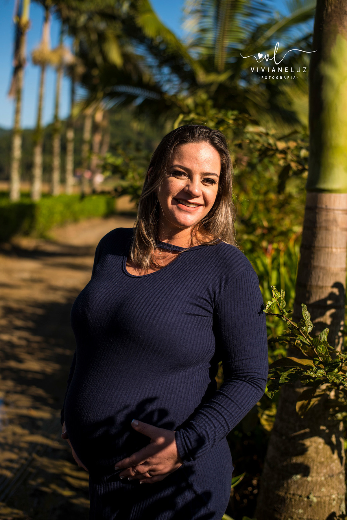 gestante fotografa de guaramirim familia pets ensaio externo de gestante natureza campo mae de menino mae de menina bebe arco iris vestido arco iris