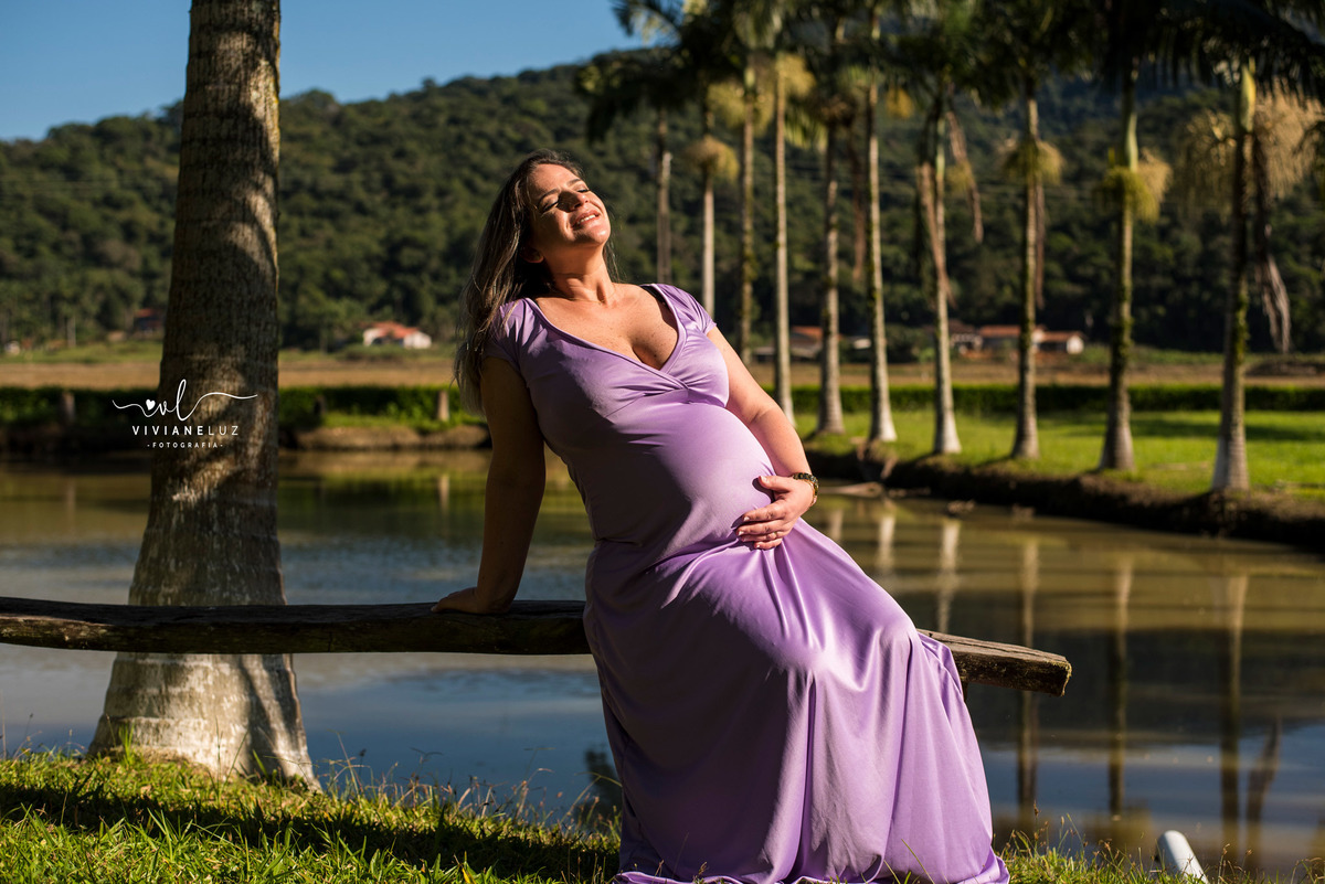 gestante fotografa de guaramirim familia pets ensaio externo de gestante natureza campo mae de menino mae de menina bebe arco iris vestido arco iris