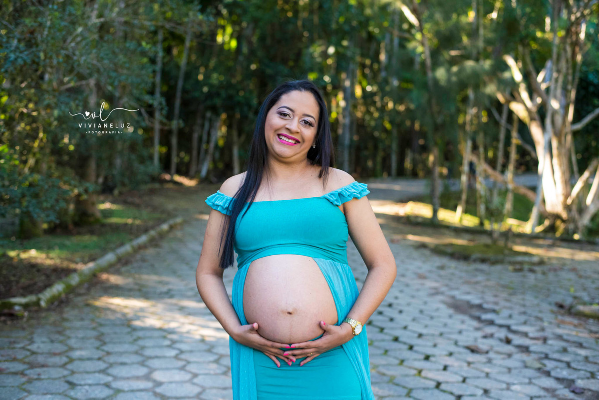 gestante fotografa de guaramirim familia pets ensaio externo de gestante natureza campo mae de menino mae de menina bebe arco iris vestido arco iris vestido gestante parque malwee