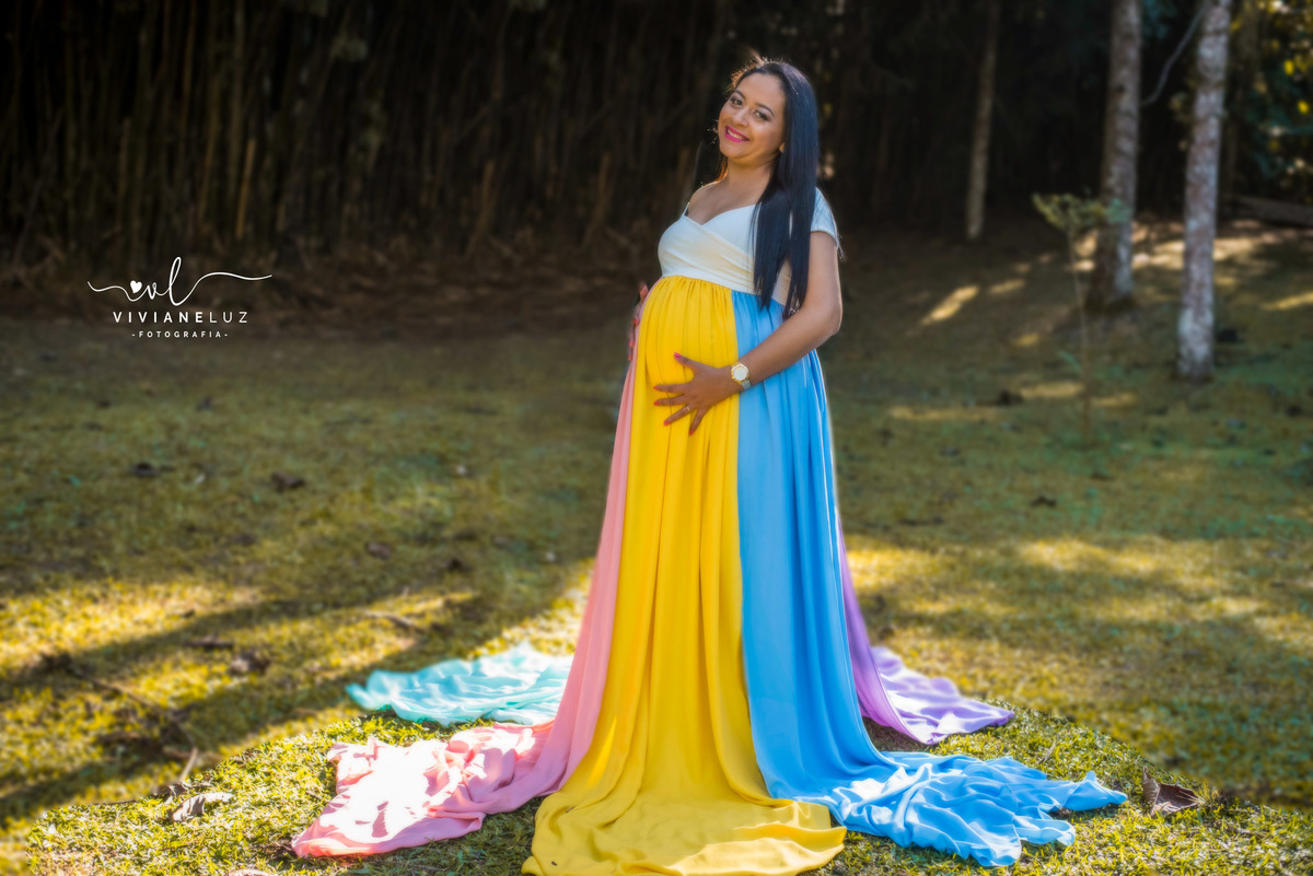 gestante fotografa de guaramirim familia pets ensaio externo de gestante natureza campo mae de menino mae de menina bebe arco iris vestido arco iris