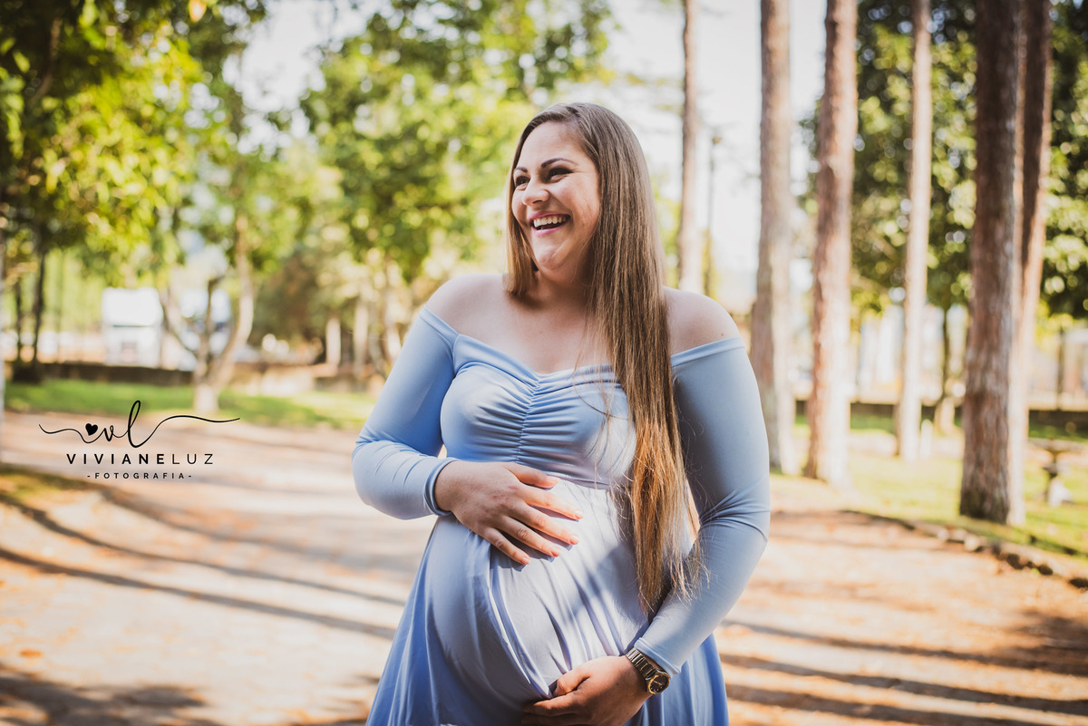 gestante fotografa de guaramirim familia pets ensaio externo de gestante natureza campo mae de menino mae de menina bebe arco iris vestido arco iris vestido gestante parque malwee