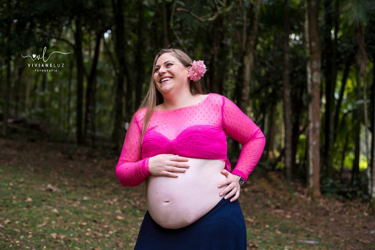 gestante fotografa de guaramirim familia pets ensaio externo de gestante natureza campo mae de menino mae de menina bebe arco iris vestido arco iris vestido gestante parque malwee