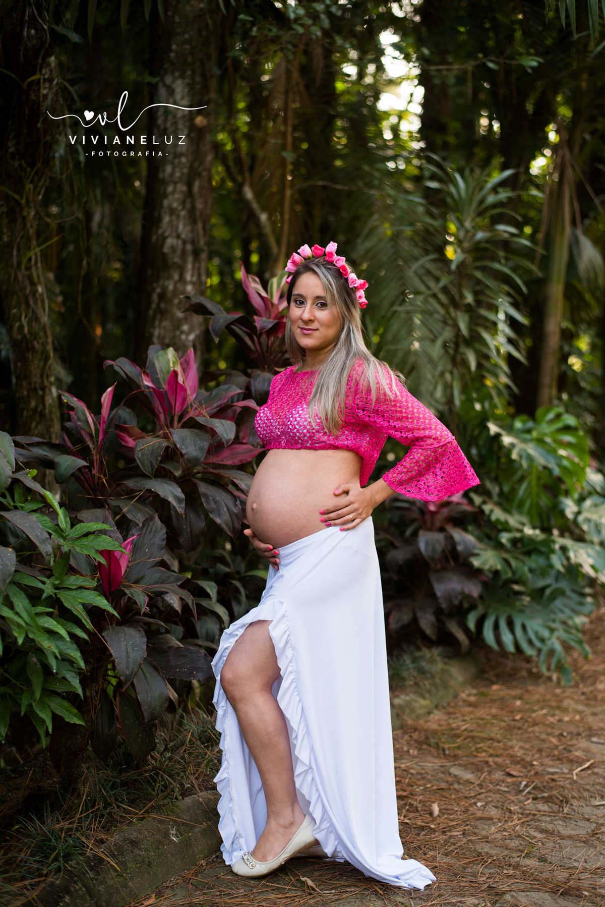 gestante fotografa de guaramirim familia pets ensaio externo de gestante natureza campo mae de menino mae de menina bebe arco iris vestido arco iris vestido gestante parque malwee