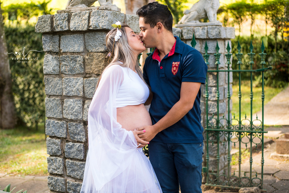 gestante fotografa de guaramirim familia pets ensaio externo de gestante natureza campo mae de menino mae de menina bebe arco iris vestido arco iris vestido gestante parque malwee