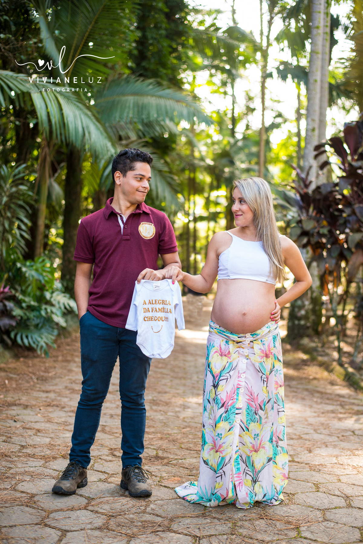 gestante fotografa de guaramirim familia pets ensaio externo de gestante natureza campo mae de menino mae de menina bebe arco iris vestido arco iris vestido gestante parque malwee