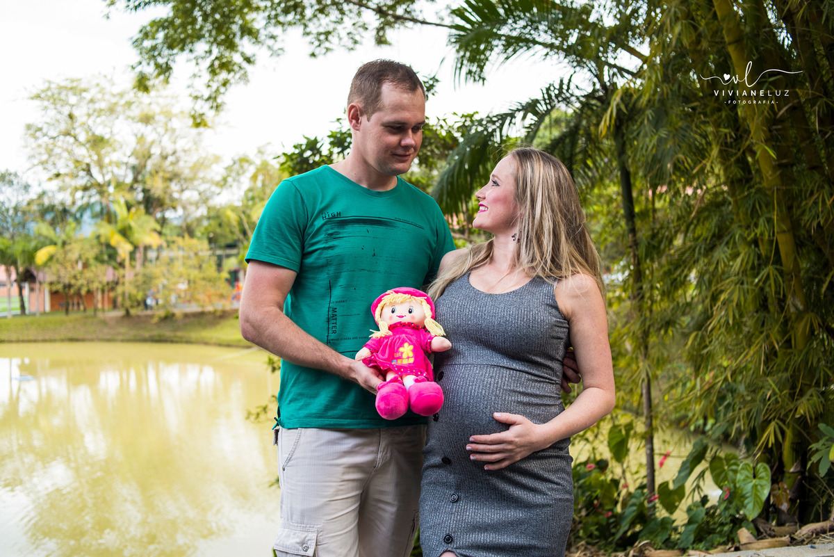 gestante fotografa de guaramirim familia pets ensaio externo de gestante natureza campo mae de menino mae de menina bebe arco iris vestido arco iris vestido gestante