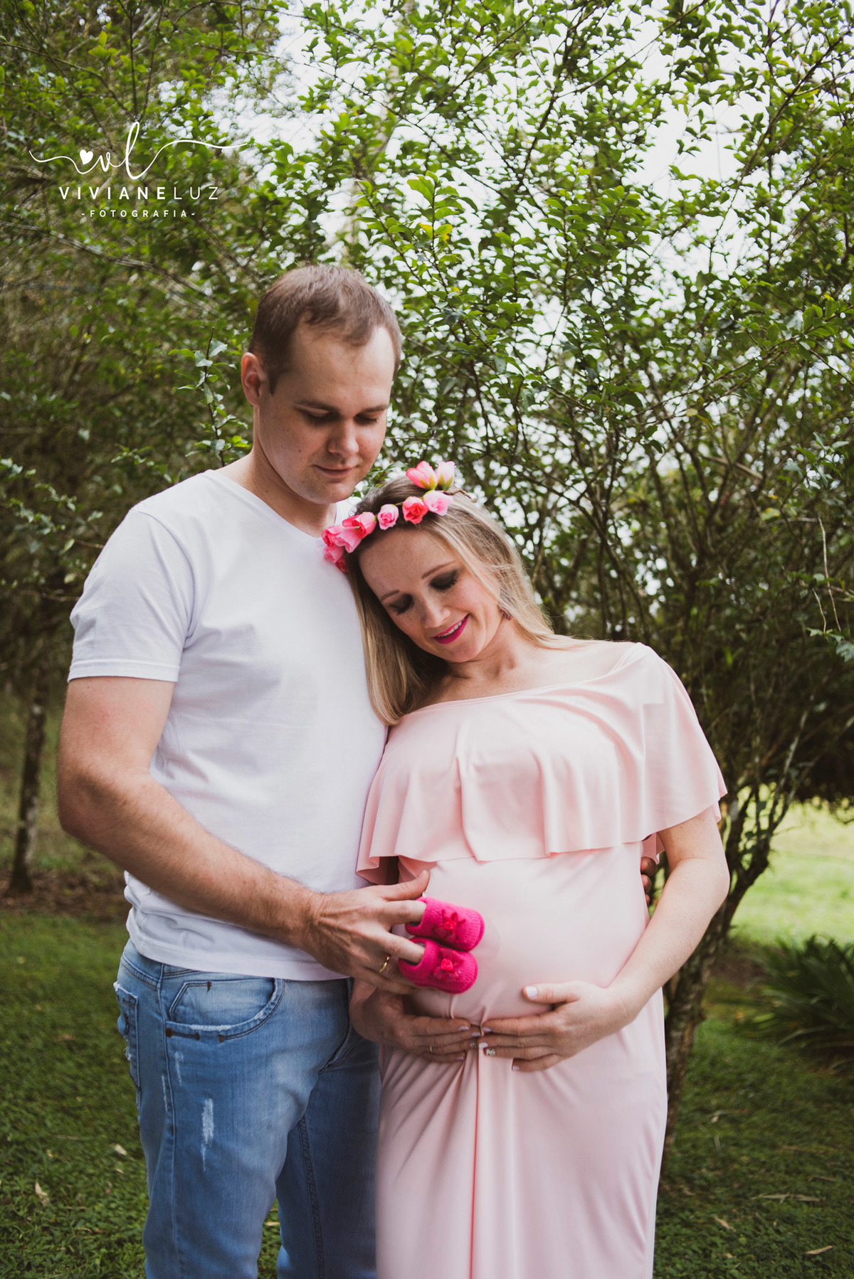 gestante fotografa de guaramirim familia pets ensaio externo de gestante natureza campo mae de menino mae de menina bebe arco iris vestido arco iris vestido gestante