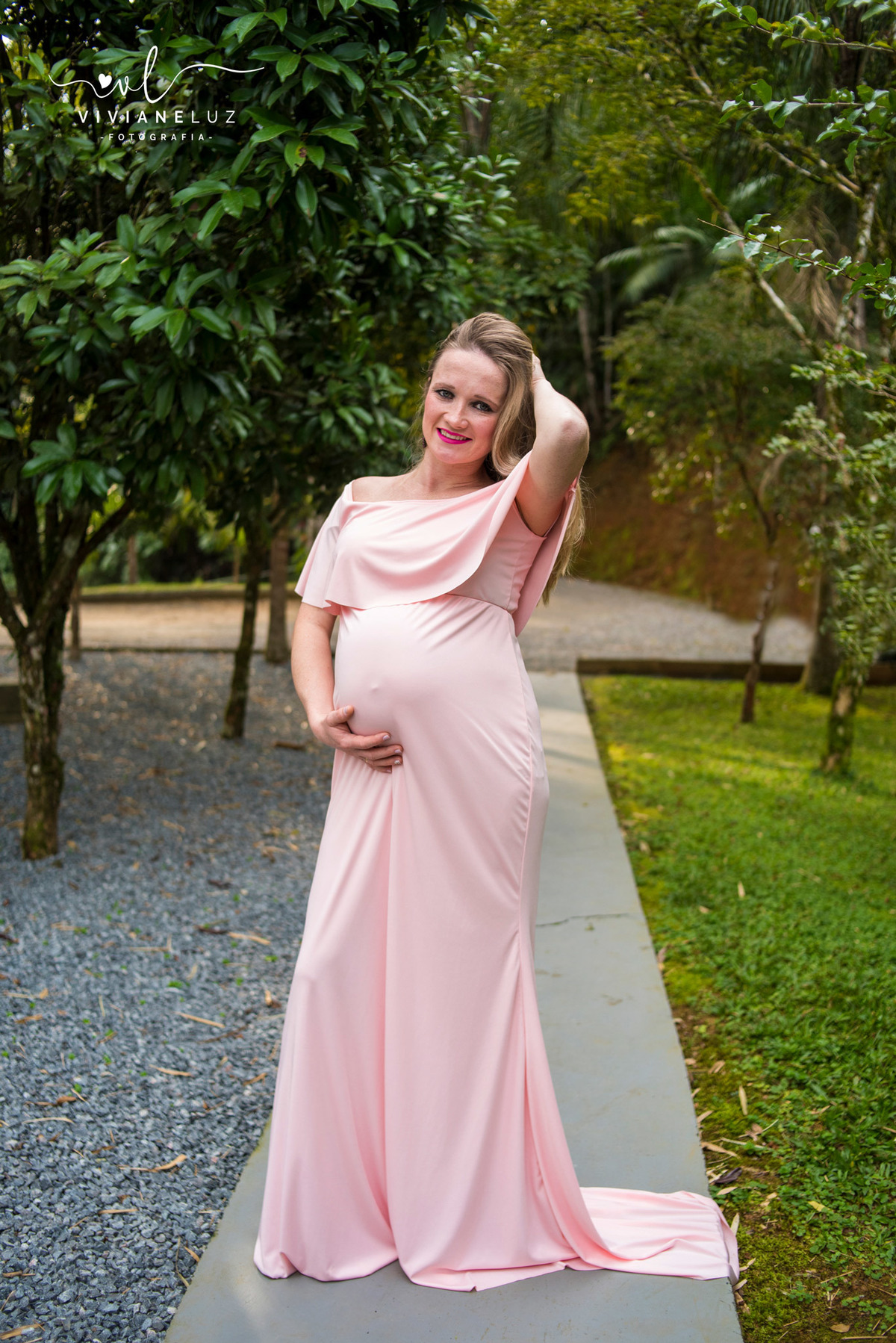 gestante fotografa de guaramirim familia pets ensaio externo de gestante natureza campo mae de menino mae de menina bebe arco iris vestido arco iris vestido gestante