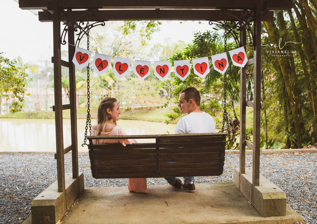 gestante fotografa de guaramirim familia pets ensaio externo de gestante natureza campo mae de menino mae de menina bebe arco iris vestido arco iris vestido gestante