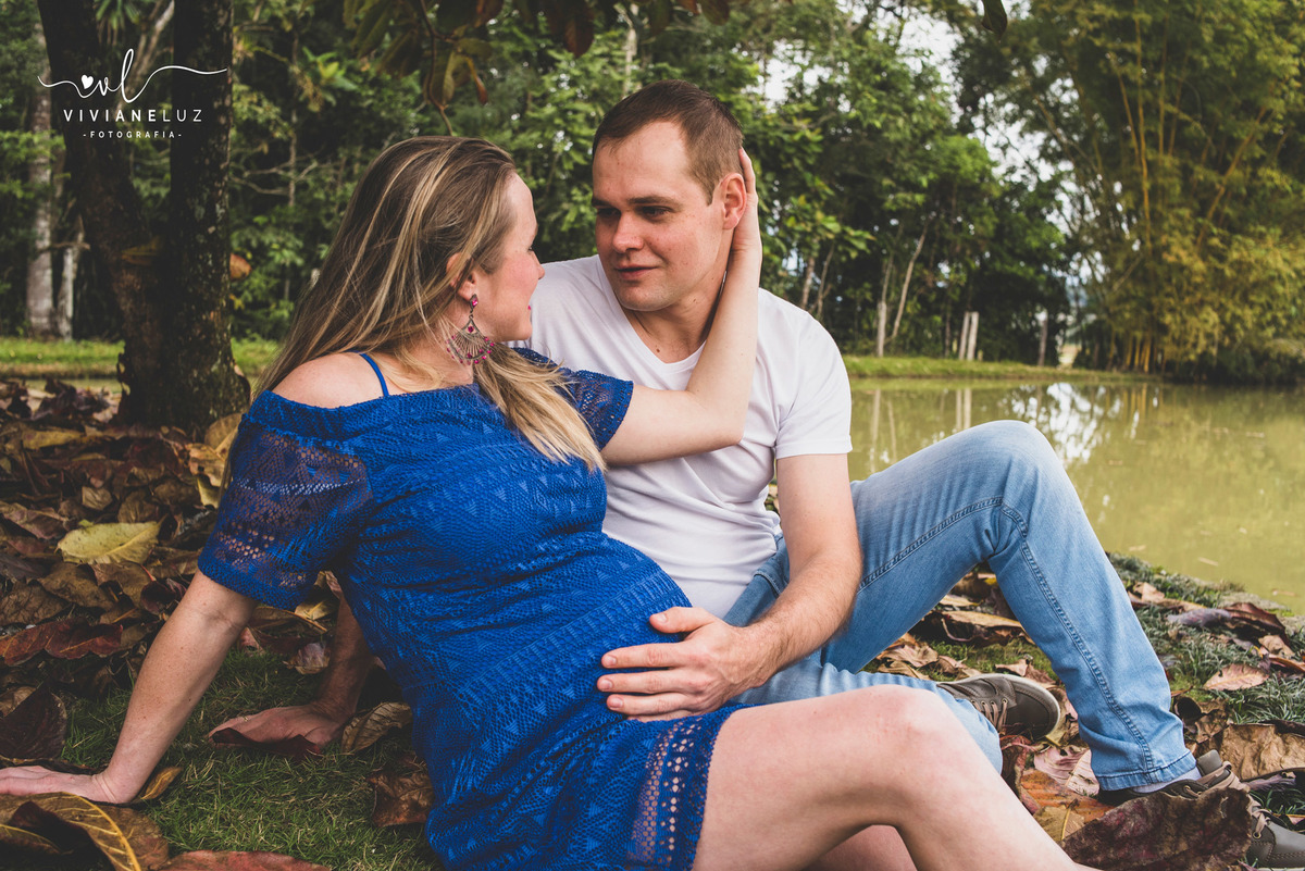 gestante fotografa de guaramirim familia pets ensaio externo de gestante natureza campo mae de menino mae de menina bebe arco iris vestido arco iris vestido gestante