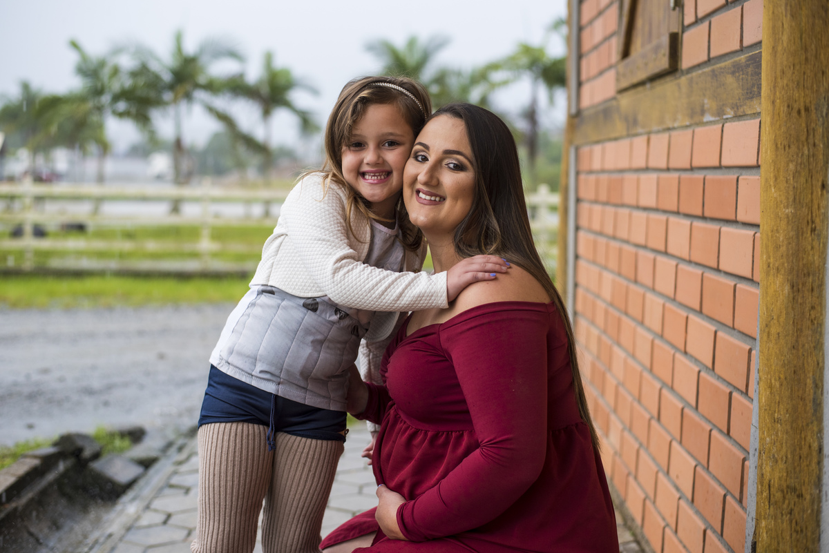 gestantes pregnant fotografia de gestante fotografa de guaramirim familia pets ensaio externo de gestante natureza campo mae de menino mae de menina