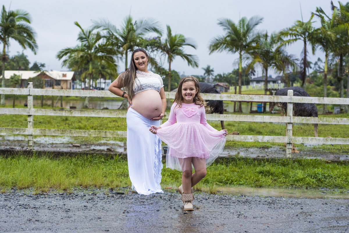 gestantes pregnant fotografia de gestante fotografa de guaramirim familia pets ensaio externo de gestante natureza campo mae de menino mae de menina