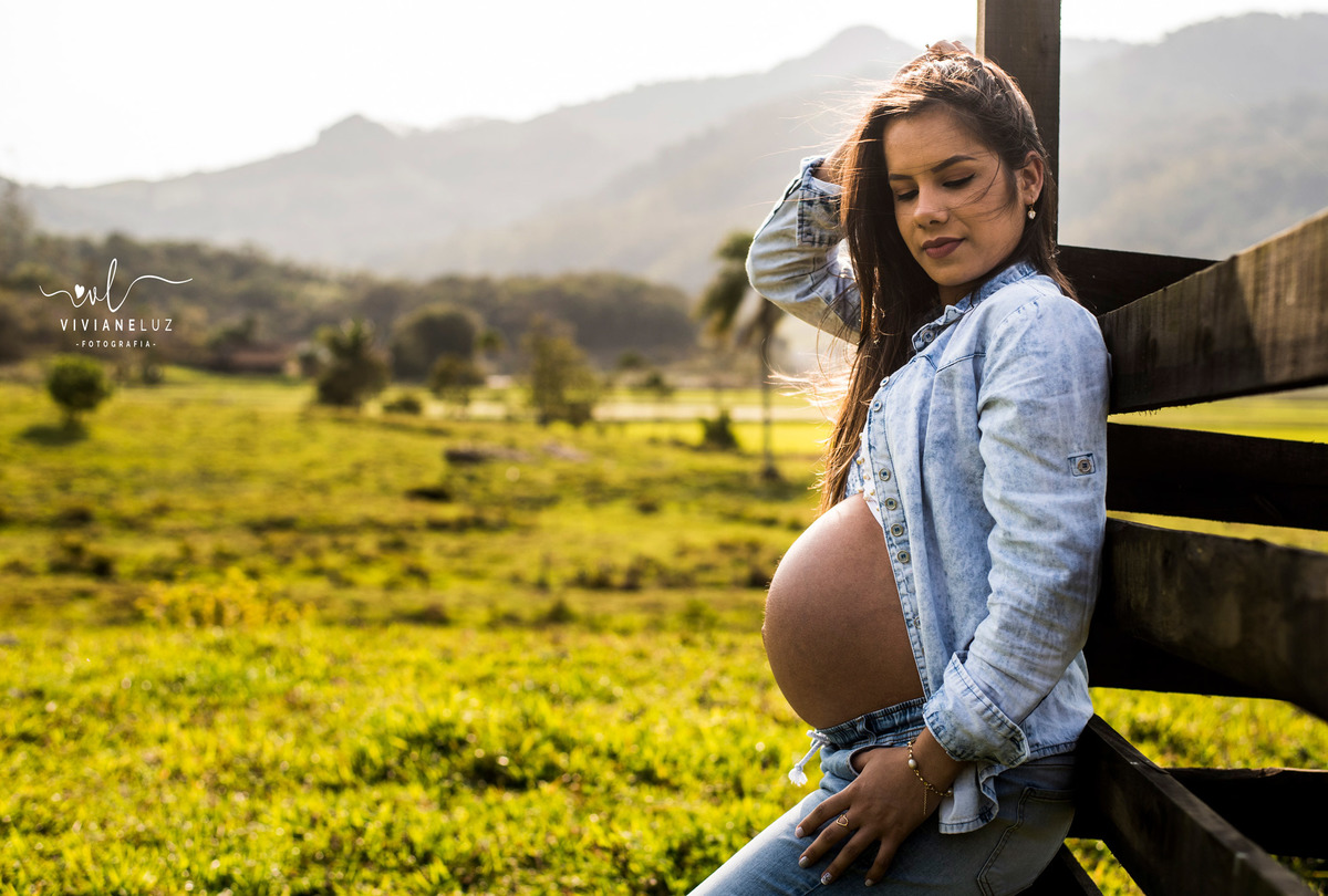 ensaio gestante guaramirim massaranduba jaragua do sul gestantes pregnant fotografia de gestante fotografa de guaramirim familia pets ensaio externo de gestante natureza campo mae de menino