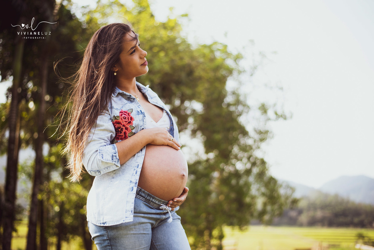 ensaio gestante guaramirim massaranduba jaragua do sul gestantes pregnant fotografia de gestante fotografa de guaramirim familia pets ensaio externo de gestante natureza campo mae de menino