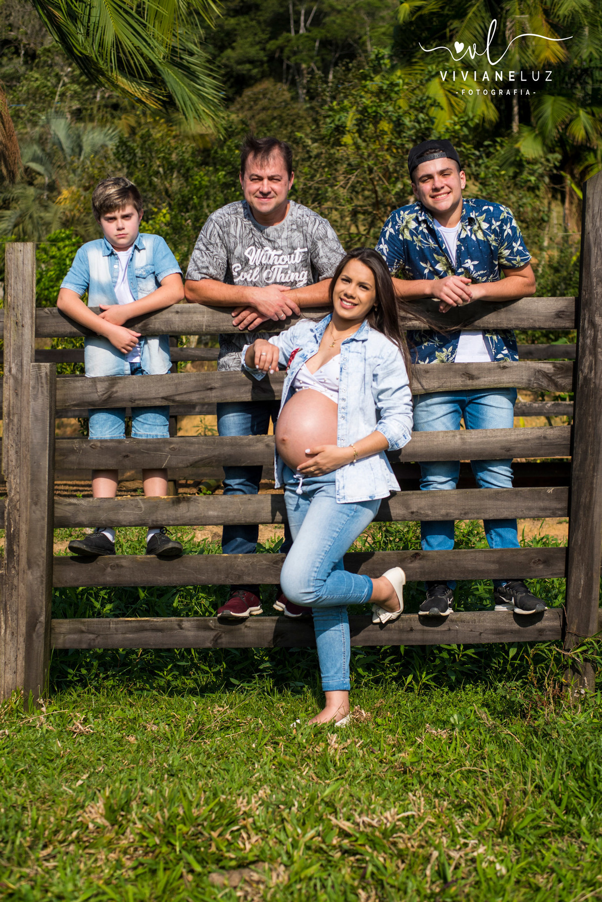 ensaio gestante guaramirim massaranduba jaragua do sul gestantes pregnant fotografia de gestante fotografa de guaramirim familia pets ensaio externo de gestante natureza campo