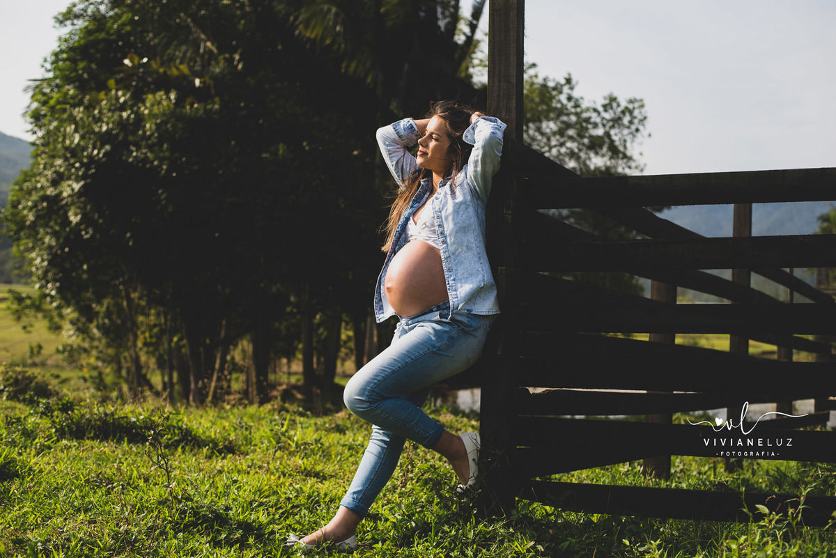 ensaio gestante guaramirim massaranduba jaragua do sul gestantes pregnant fotografia de gestante fotografa de guaramirim familia pets ensaio externo de gestante natureza campo mae de menino