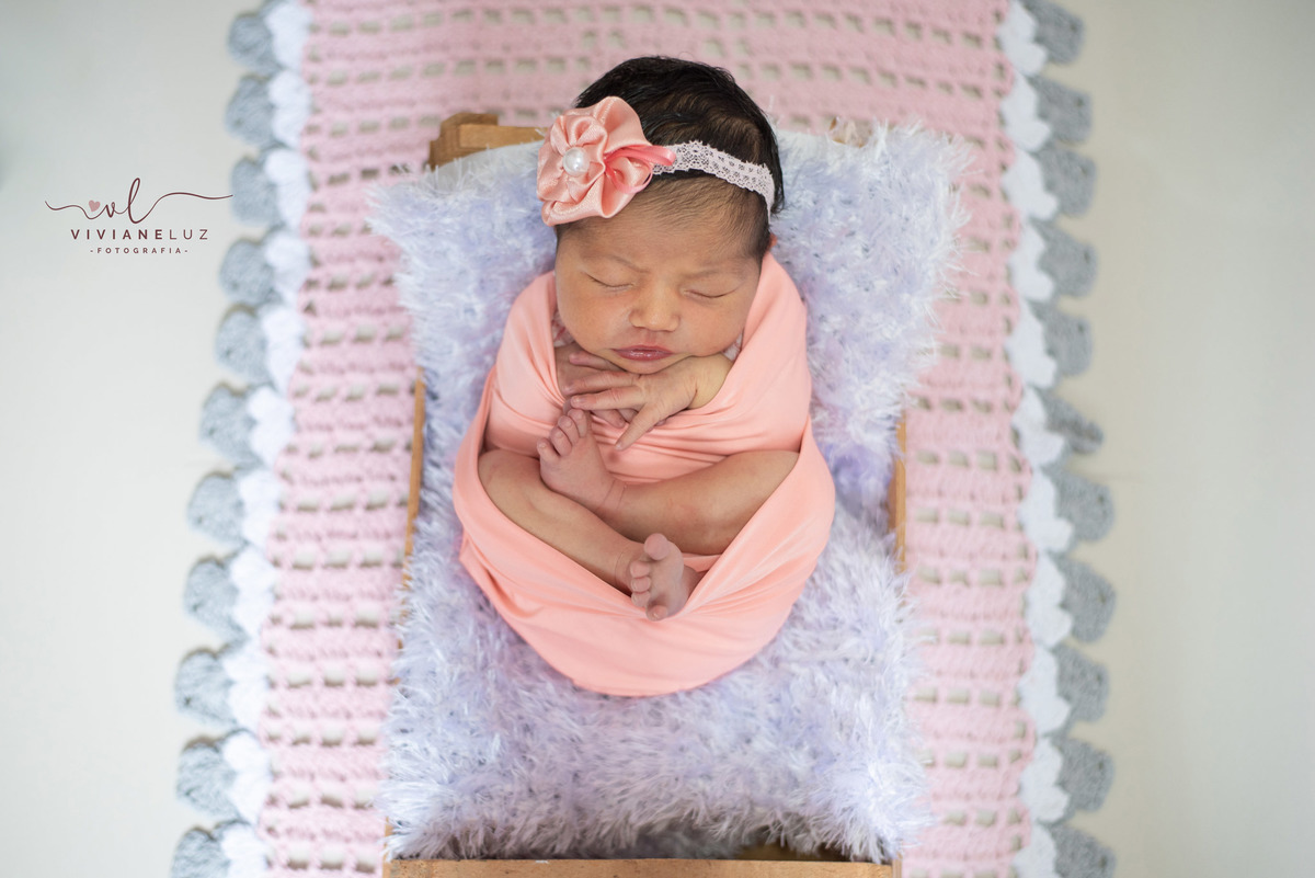 ensaio newborn recem nascido fotografa de guaramirim jaragua do sul e regiao fotografia domiciliar ensaio domiciliar viviane luz fotografias