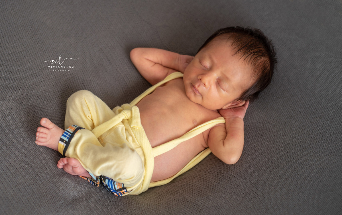 ensaio newborn José Pedro ensaio em casa fotografa de guaramirim ensaio divertido ensaio recem nascido ensaio prematuro 