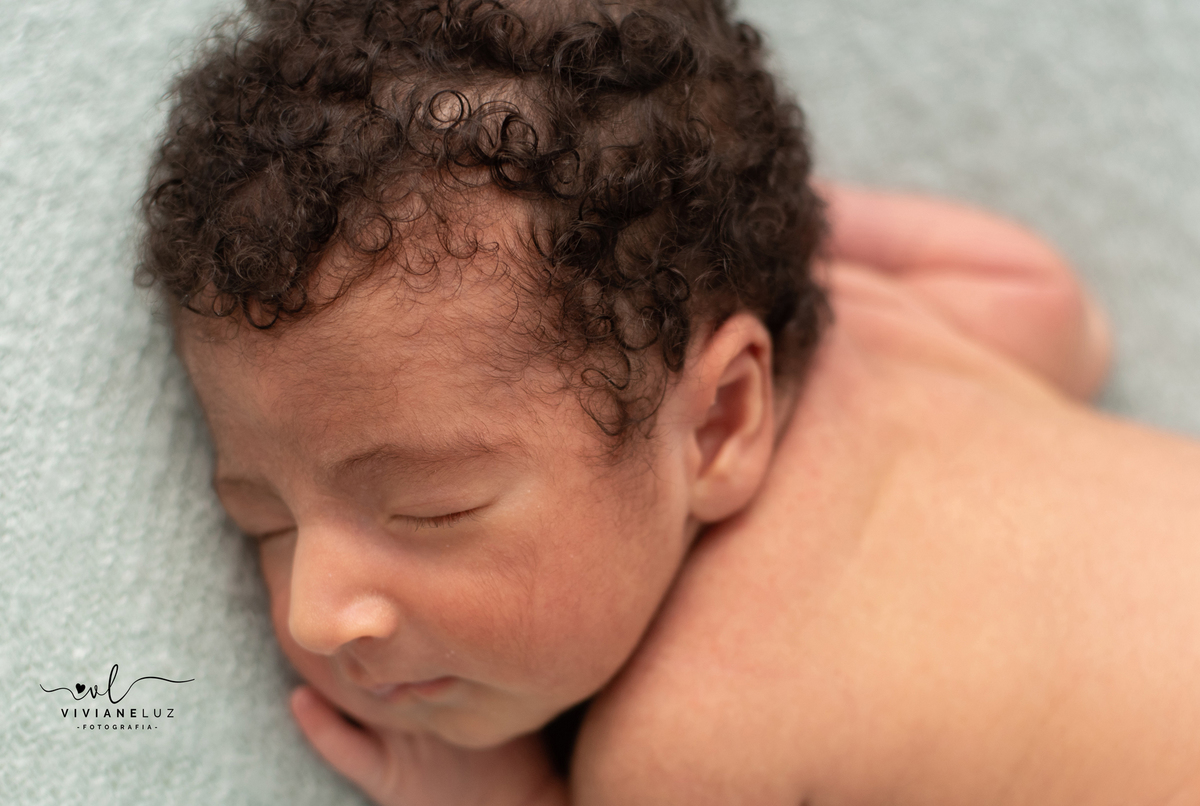 ensaio newborn domiciliar em guaramirim e regiao fotografa de recem nascidos fotografa infantil newborn em casa newborn seguro 