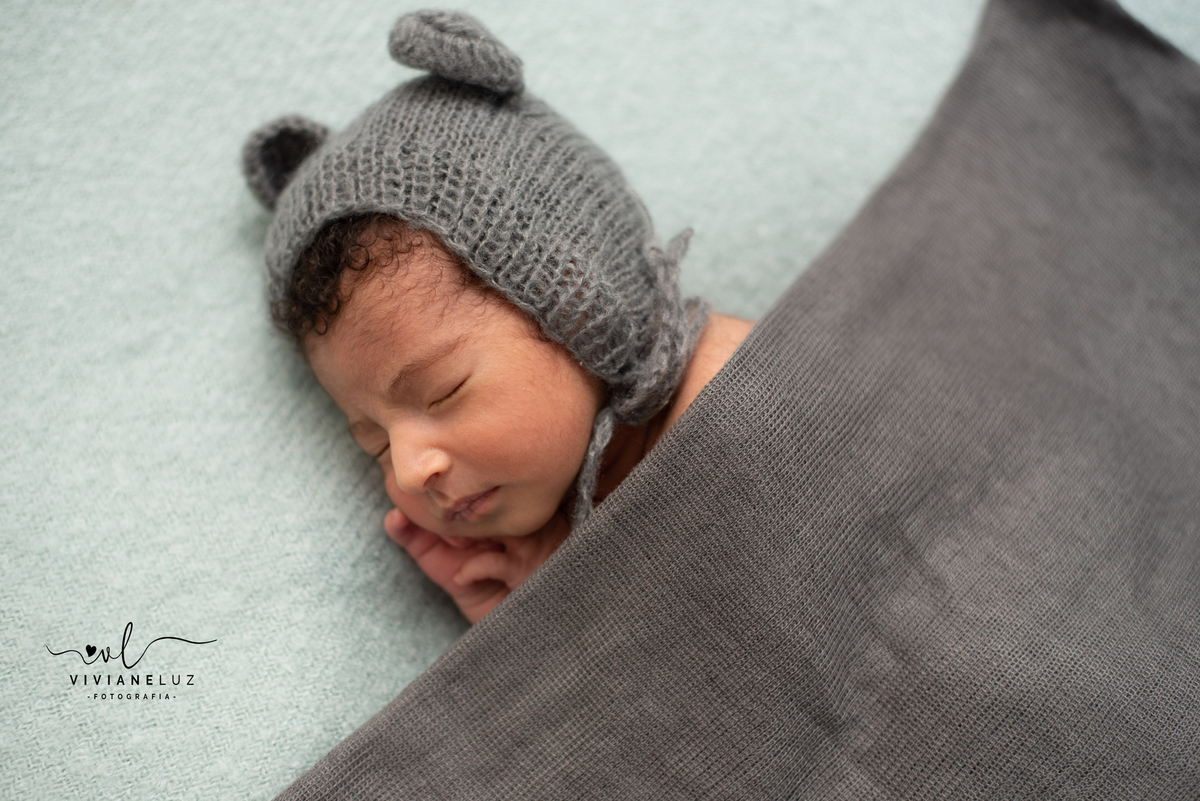 ensaio newborn domiciliar em guaramirim e regiao fotografa de recem nascidos fotografa infantil newborn em casa newborn seguro 