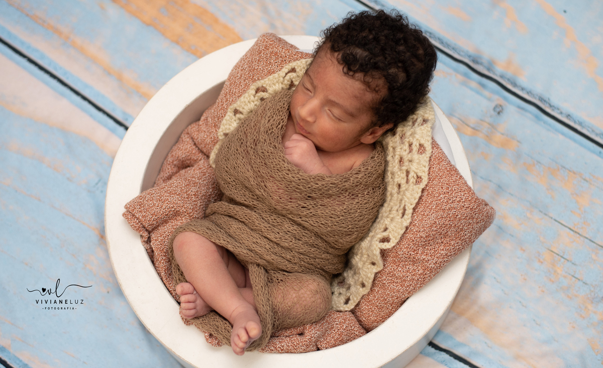 ensaio newborn domiciliar em guaramirim e regiao fotografa de recem nascidos fotografa infantil newborn em casa newborn seguro 