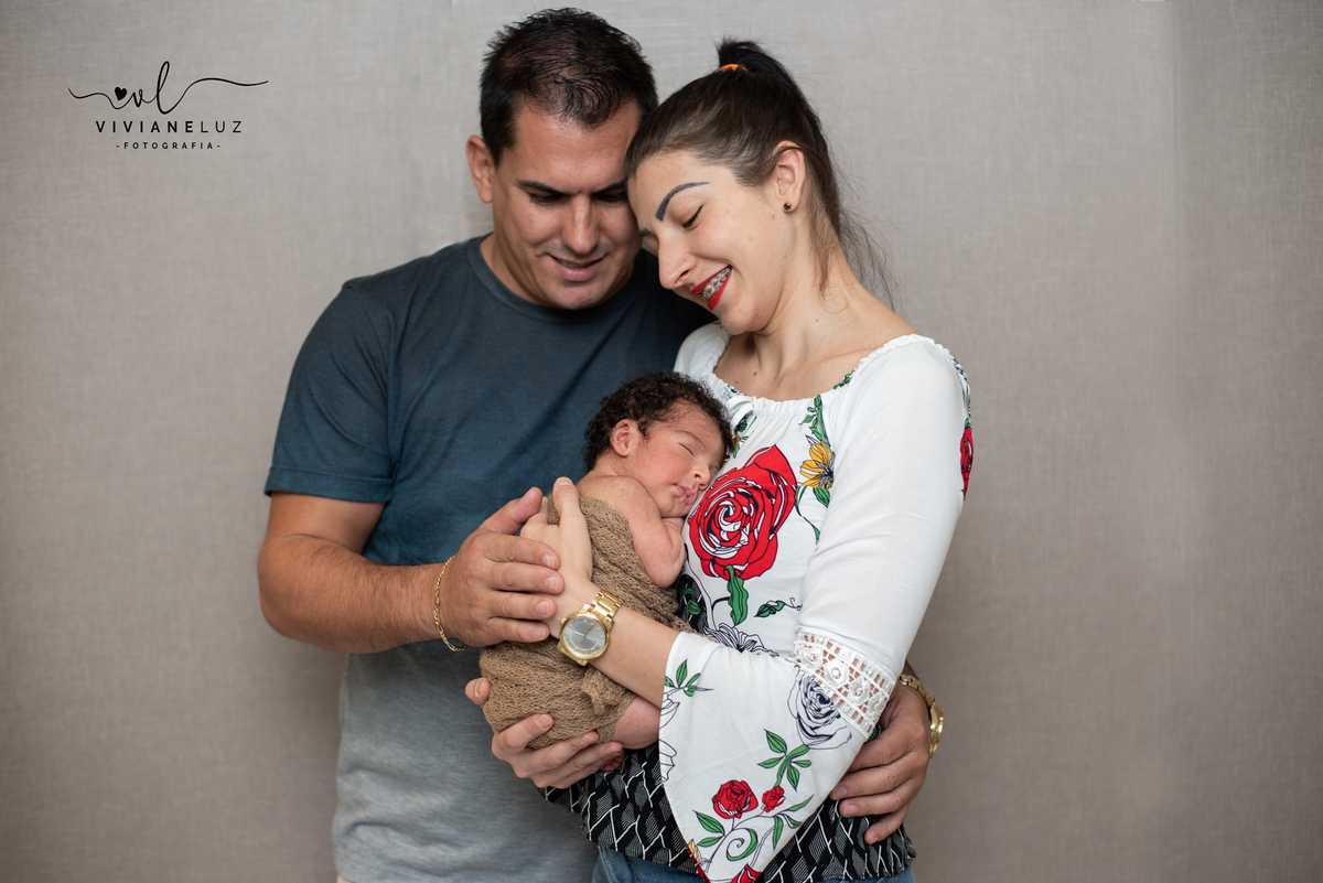 ensaio newborn domiciliar em guaramirim e regiao fotografa de recem nascidos fotografa infantil newborn em casa newborn seguro 
