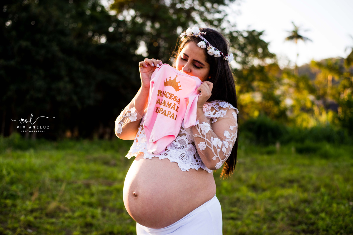 ensaio-gestante-natureza-guaramirim-jaragua do sul- fotografa de guaramirim-figurino fotos gestante-mãe de menina-por do sol-book de gestante