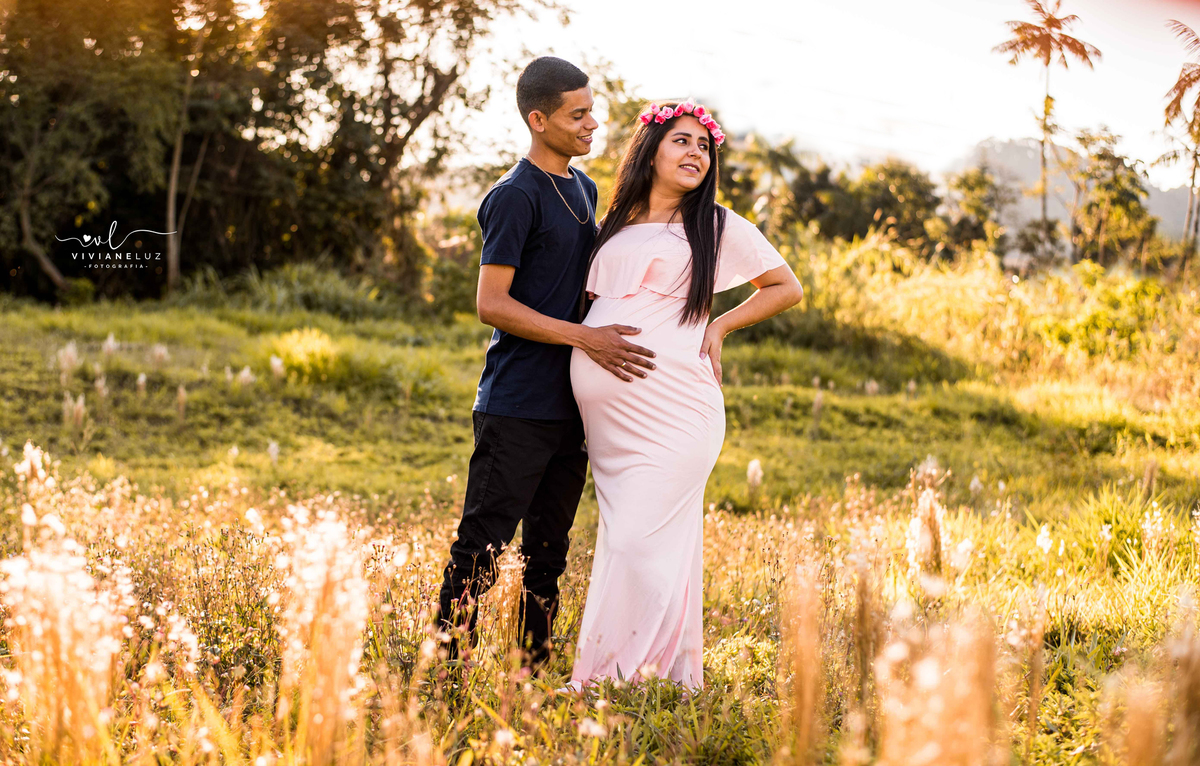 ensaio-gestante-natureza-guaramirim-jaragua do sul- fotografa de guaramirim-figurino fotos gestante-mãe de menina-por do sol-book de gestante