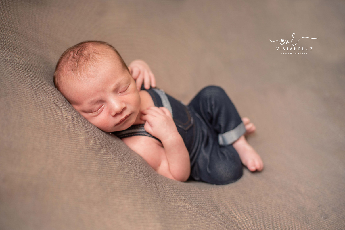 ensaio newborn matteo 10 dias recem nascido de garuva fotografa de guaramirim fotografa de newborn fotografa de recem nascido mae de menino newborn em casa viviane luz fotografias de guaramirim jaragua do sul e regiao