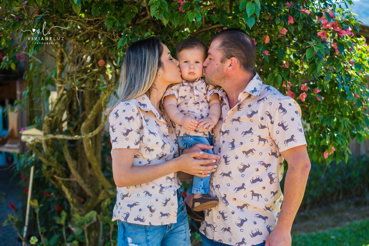 ensaio familia smash the cake fazendinha fotografa de jaragua do sul guaramirim e região massaranduba ensaio externo viviane luz