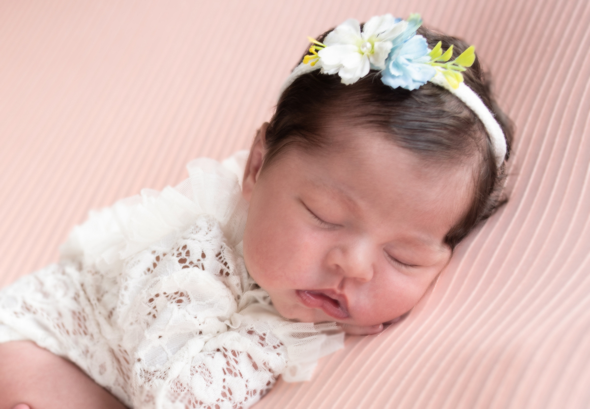 fotografia newborn fotografia infantil fotografa de guaramirim fotografa de jaragua do sul ensaio newborn em casa ensaio recem nascido viviane luz fotografias