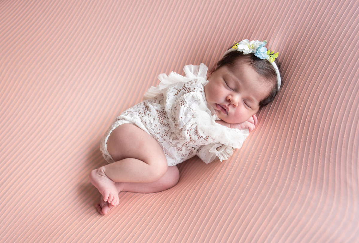 fotografia newborn fotografia infantil fotografa de guaramirim fotografa de jaragua do sul ensaio newborn em casa ensaio recem nascido viviane luz fotografias