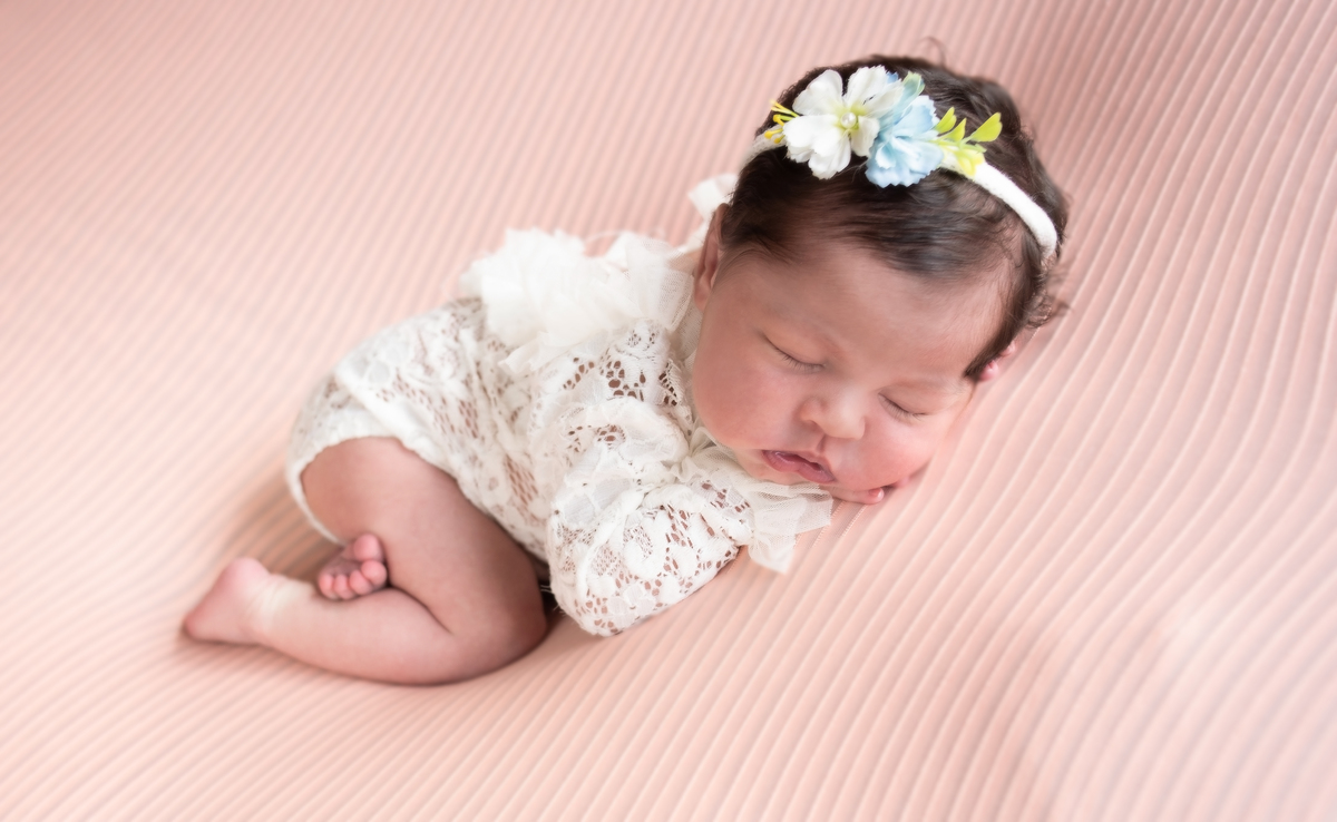 fotografia newborn fotografia infantil fotografa de guaramirim fotografa de jaragua do sul ensaio newborn em casa ensaio recem nascido viviane luz fotografias