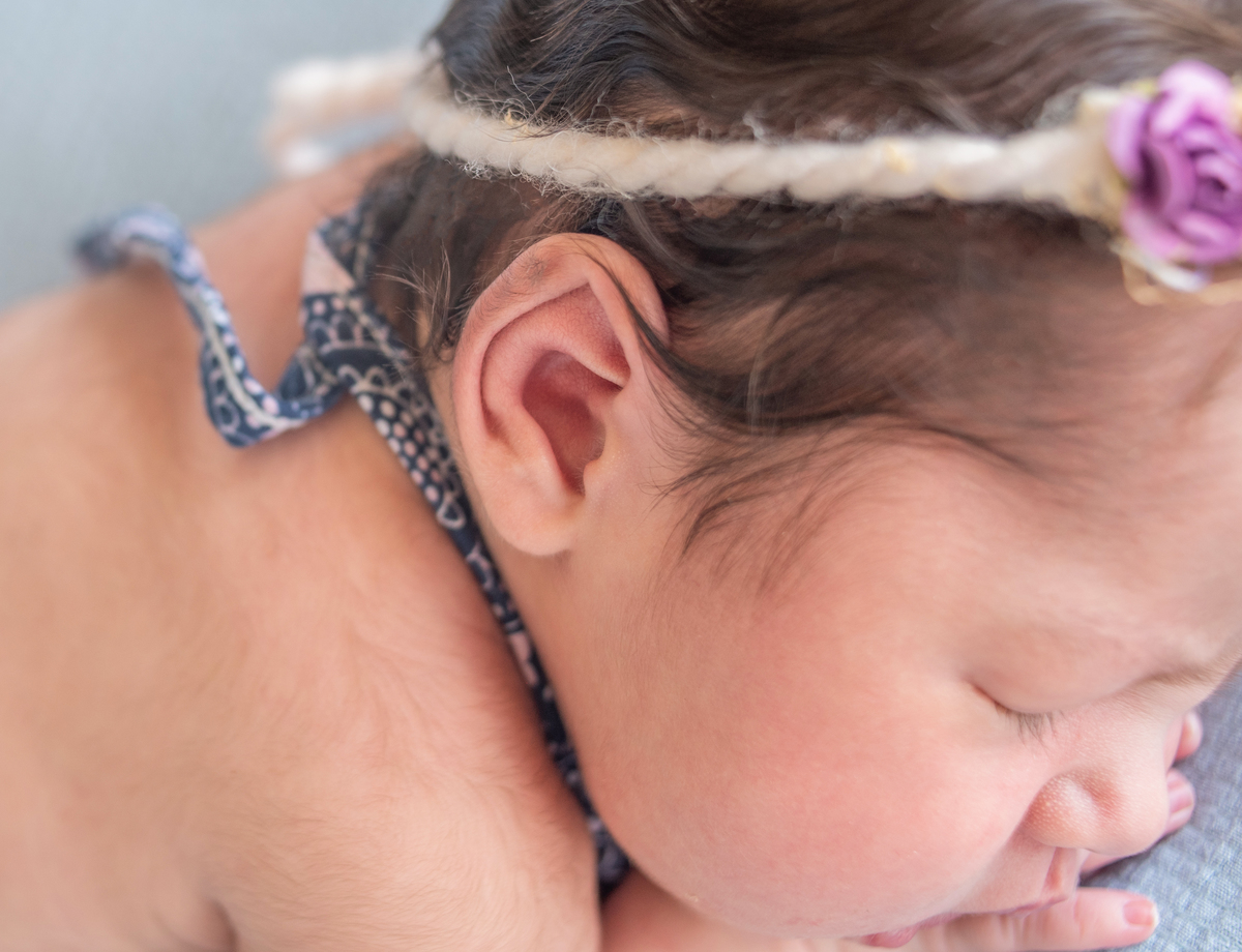 fotografia newborn fotografia infantil fotografa de guaramirim fotografa de jaragua do sul ensaio newborn em casa ensaio recem nascido viviane luz fotografias