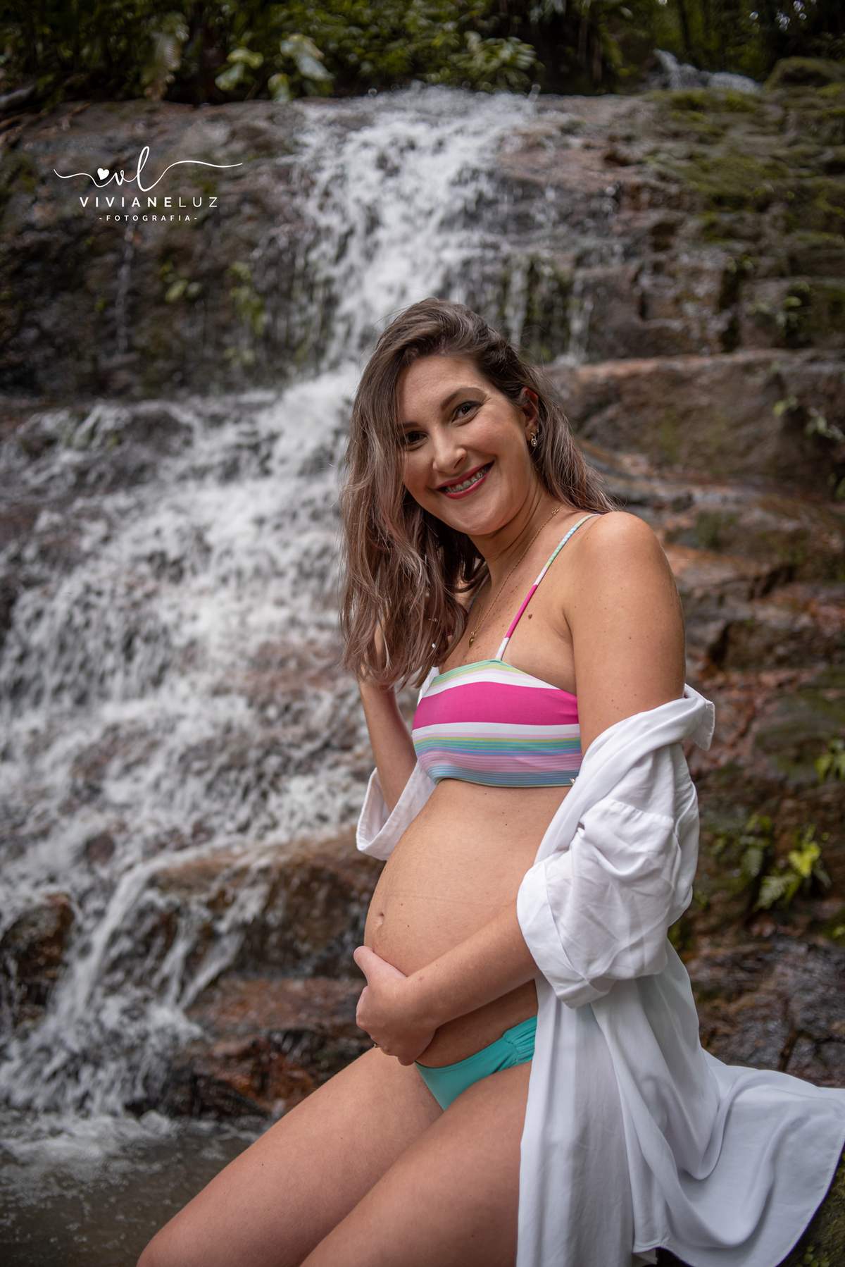 ensaio gestante na natureza cachoeira mãe de menino ensaio gestante de biquini