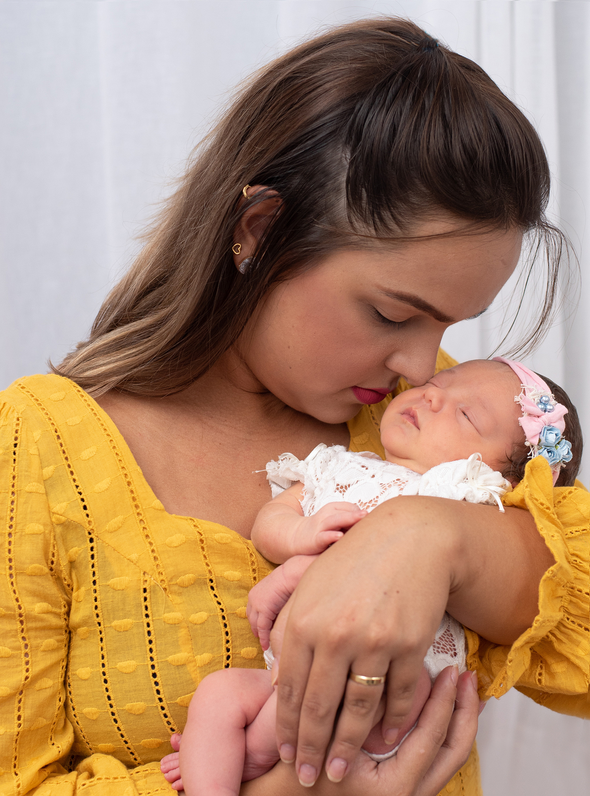 amor de mãe newborn com mãe