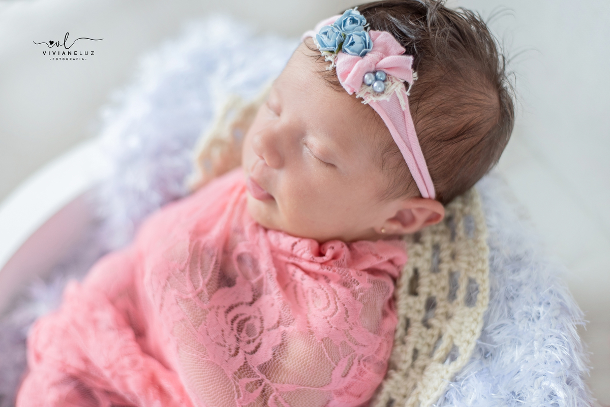 newborn na casa do cliente menina rosa