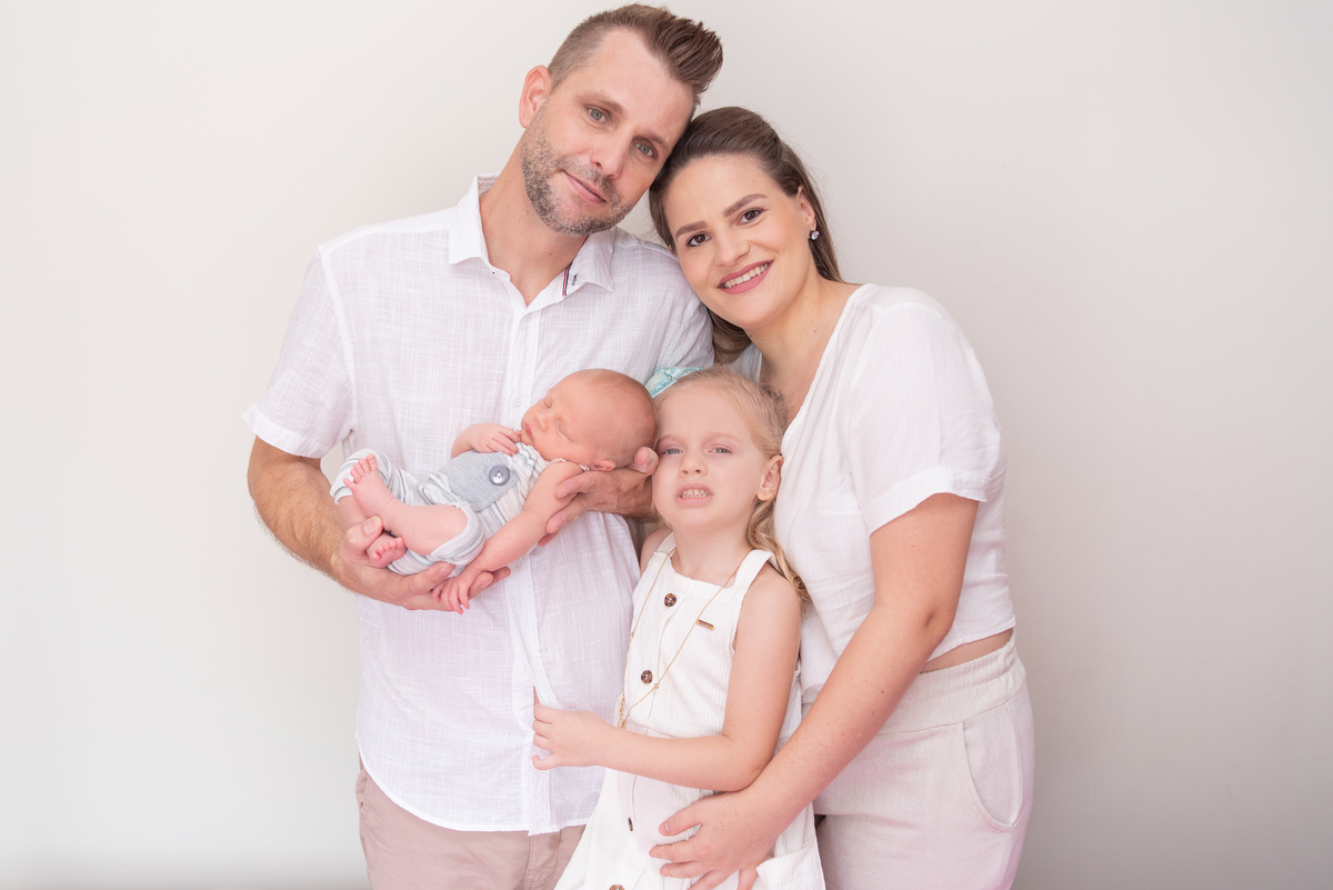 fotografia de familia newborn em casa 